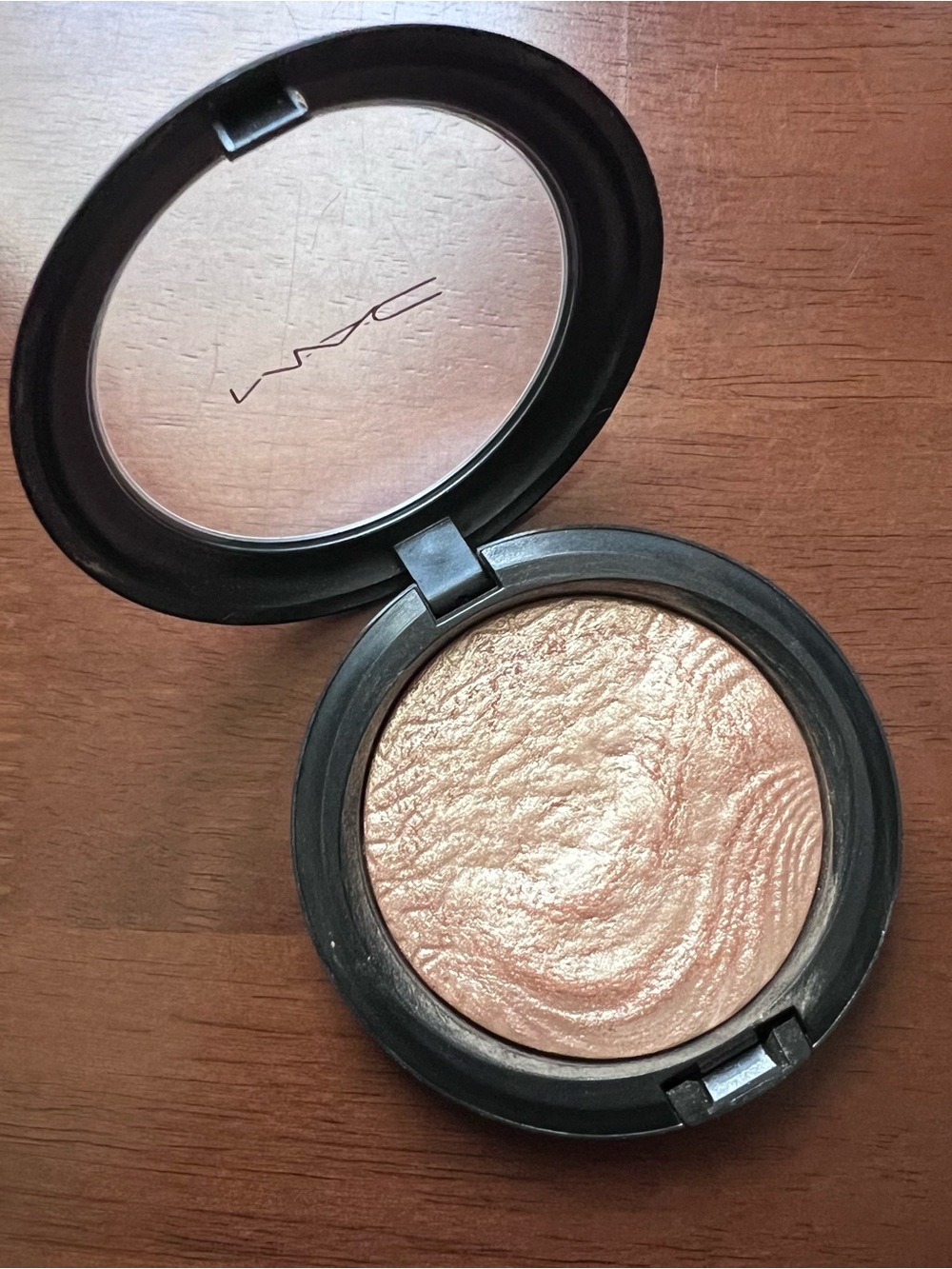 MAC Cosmetics WHISPER OF GILT Extra Dimension Skin Finish Highlighter